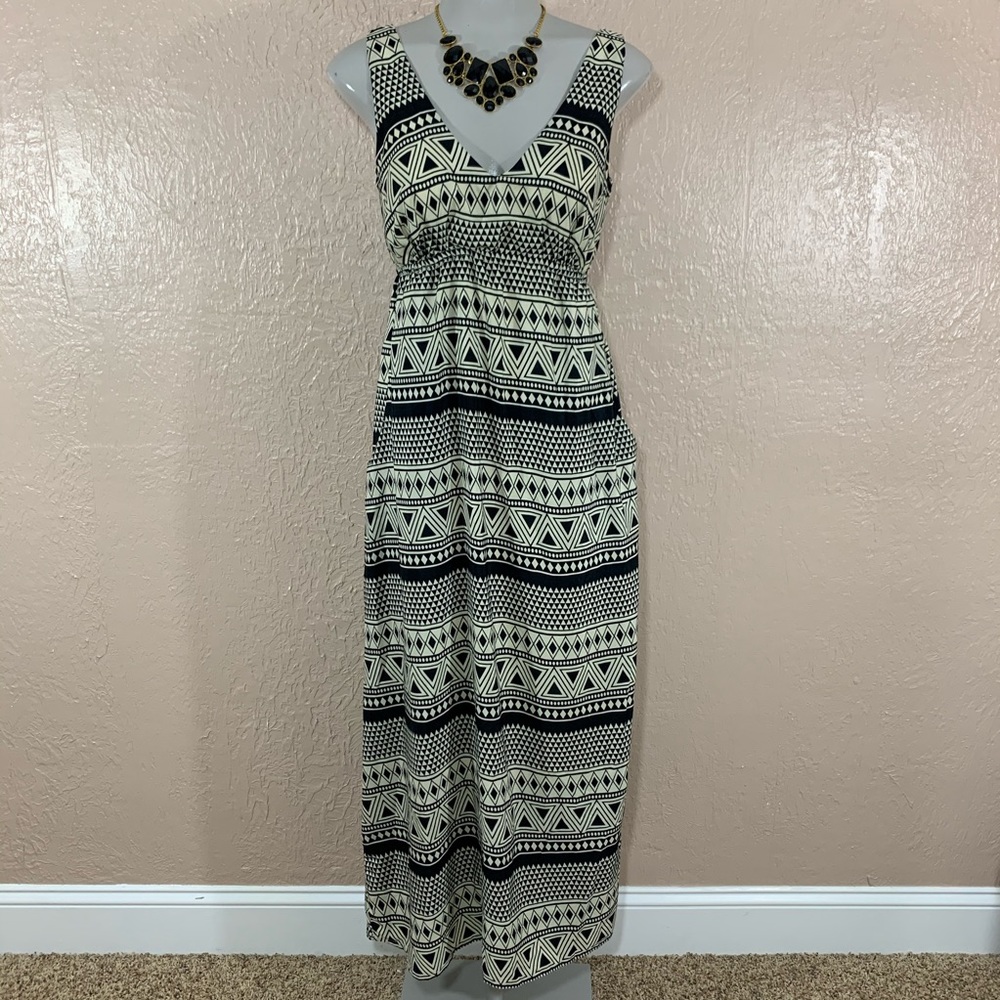 Dreamers Beautiful Aztec Sleeveless Pocketed Maxi Dress